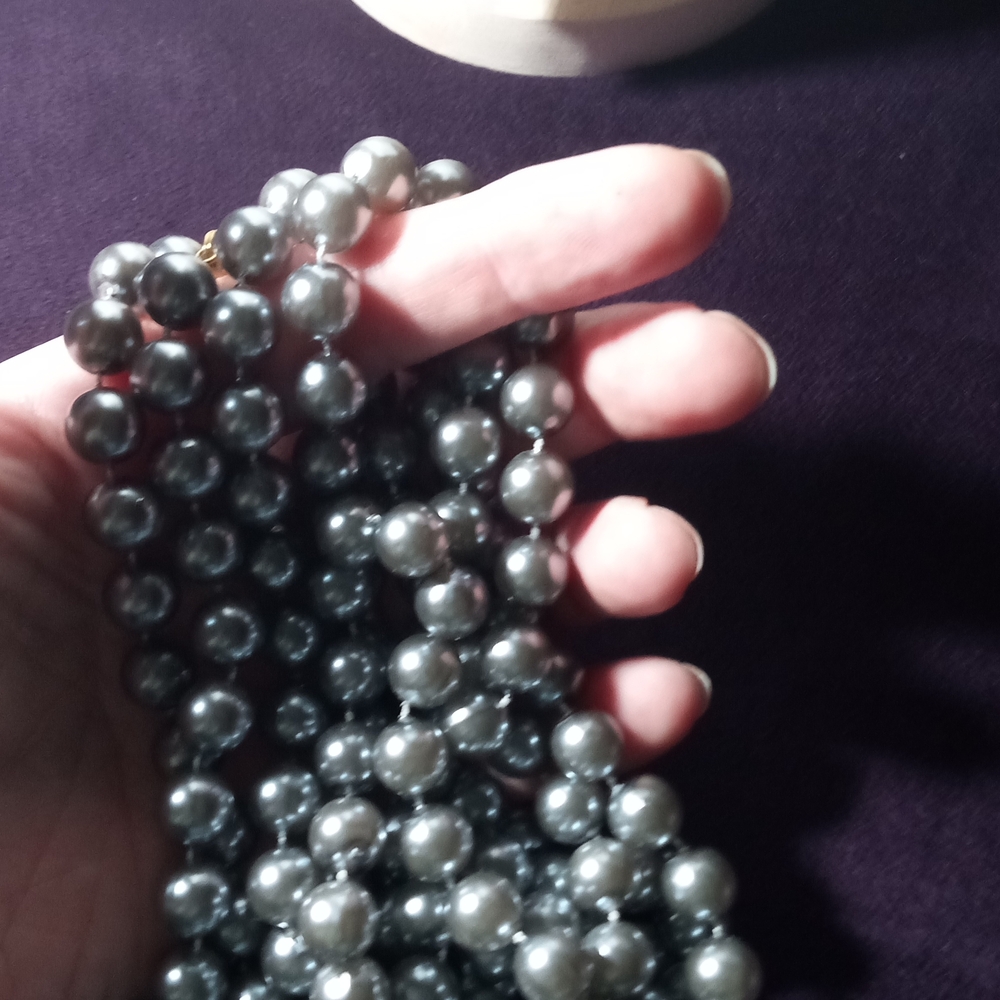 Elegant Gray Pearl Necklace
